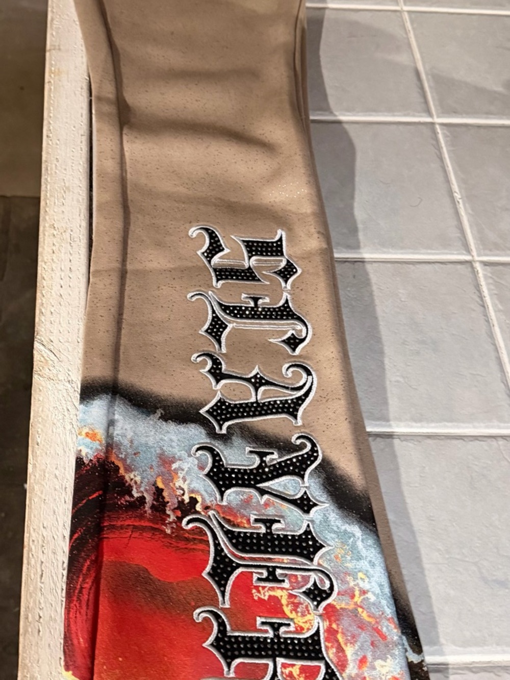 Voyage Studio sweatpants with slayer graphic on pant leg. Unisex size sm